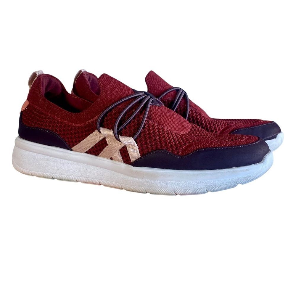 Clarks Cloudsteppers Slip Ons Burgundy Size 8.5 Cushioned Lightweight Flexible